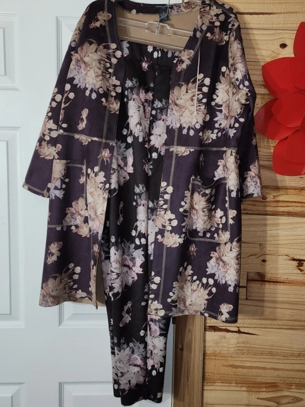 Chelsea & Theodore Women's 2 Piece Floral Pantsuit